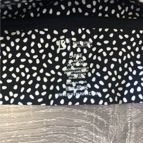 BuffBunny Black and White Patterned Activewear - Picture 3 of 6